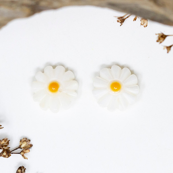 Natural Shell 12mm Daisy Flower