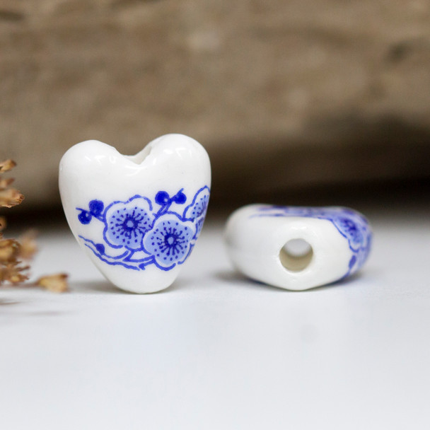 Ceramic 15mm Blue and White Flower Heart