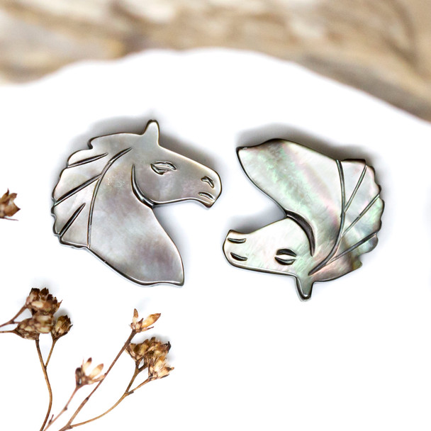 Black Lip Oyster Shell Polished 18x19mm Horse Head Bead