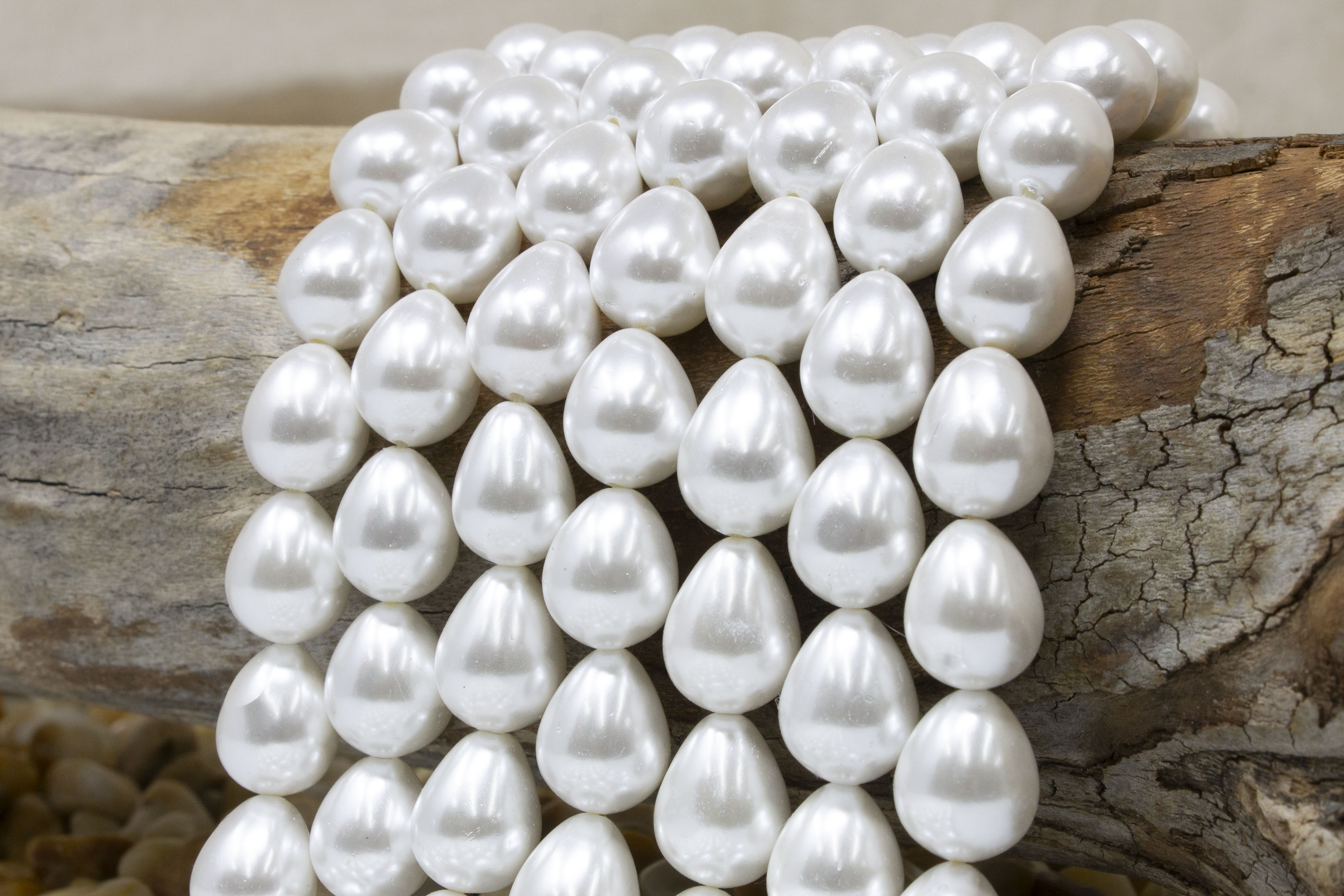 Shell Pearl Polished 12x15mm Drop