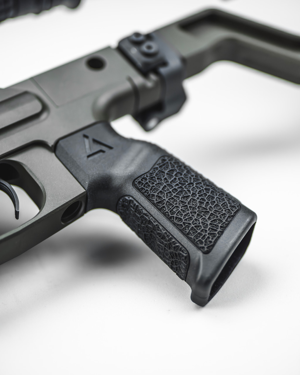 XENO TRIAD - REDUCED ANGLE AR-COMPATIBLE GRIP