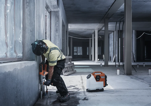 Husqvarna DM540i Battery Powered Hand Held Core Drill Kit