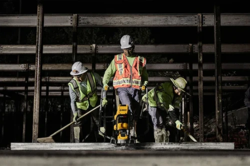 DeWalt POWERSHIFT Concrete Power Screed Kit