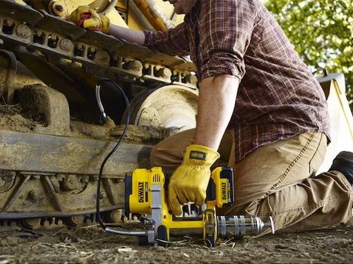 DeWalt 20V MAX Grease Gun Kit