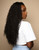 Feme Weave Deep Wave : des ondulations serrées pour un look bouclé parfait vu de côté