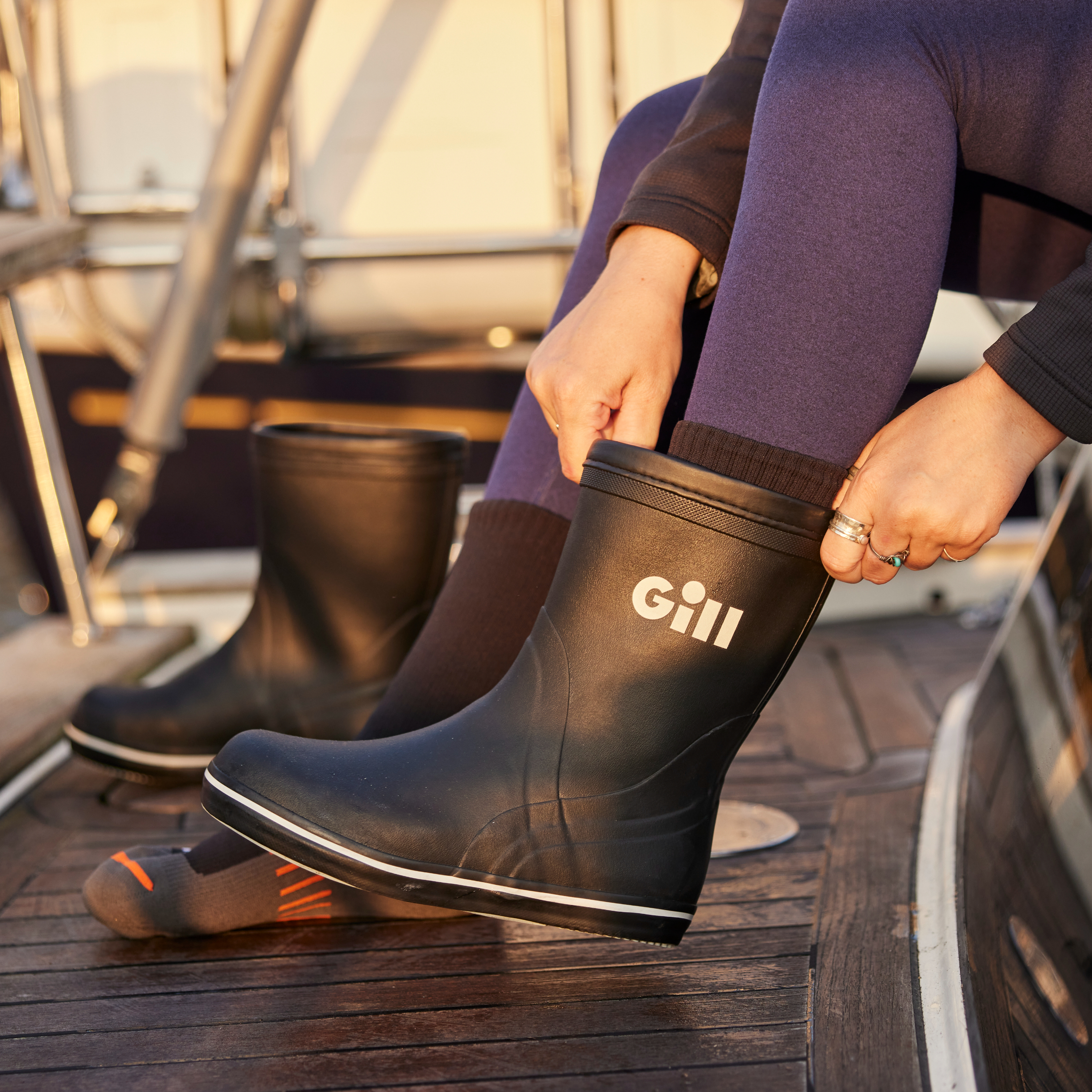 Short Cruising Boots - 917-BLK01-LIFESTYLE_2.jpg