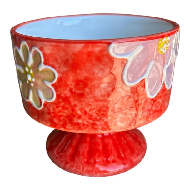 MUGBK5 Ceramic Pedestal Cup – Red Floral Bloom