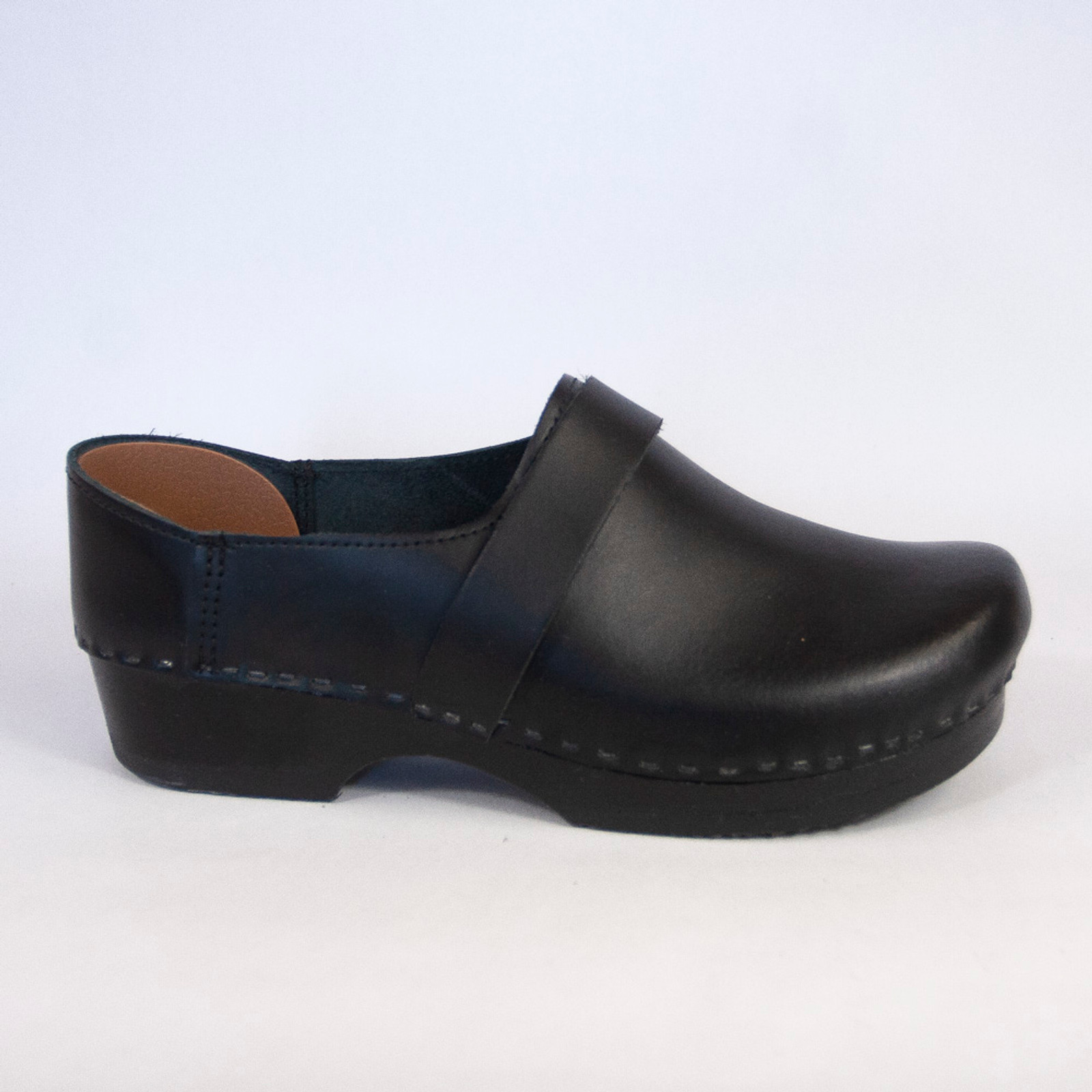 Men's - Closed Back Clogs - With Strap