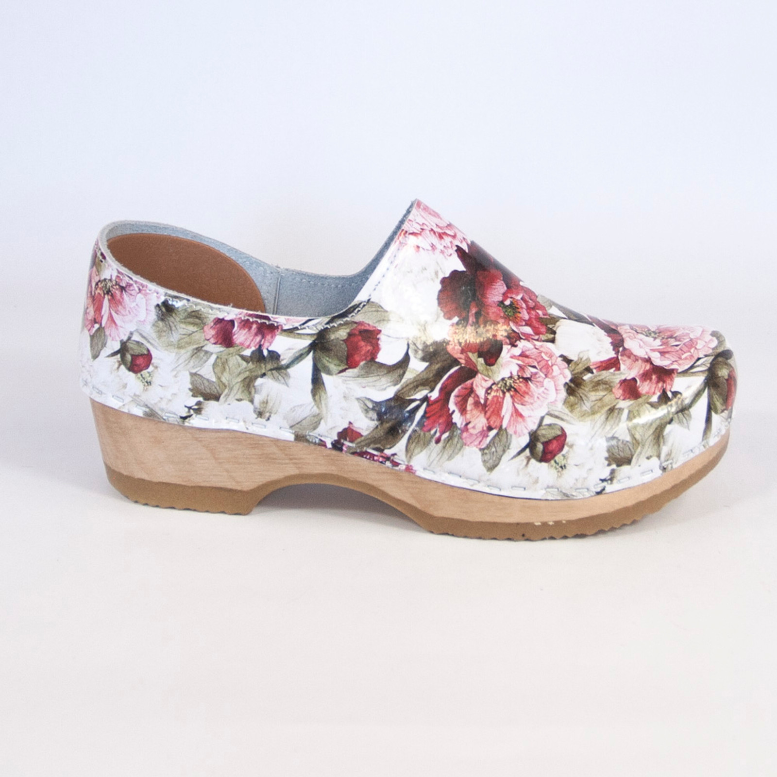 Peony Leather - Closed Back Clogs