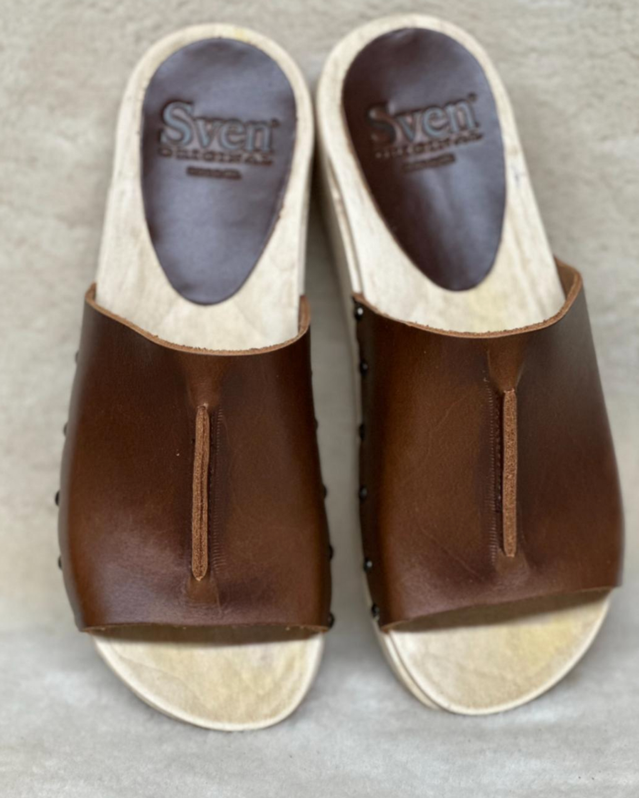 Flat Wedges - Front Seam Sandal Clogs - Chestnut