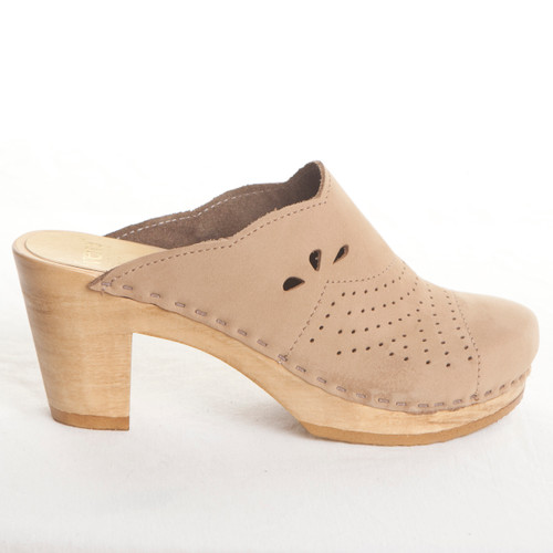 Scallop Clog - Closed Toe