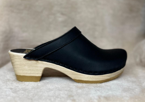Plain Clogs - Mid Heel