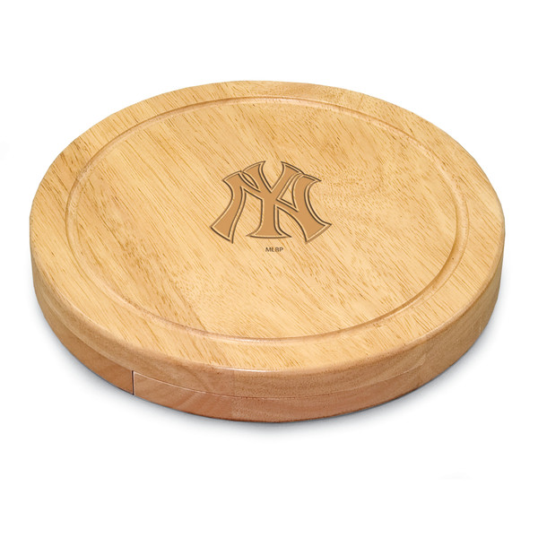 New York Yankees Circo Cheese Cutting Board & Tools Set (Parawood)