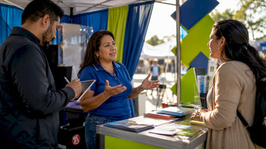 How Trade Show Displays Generate Leads That Convert