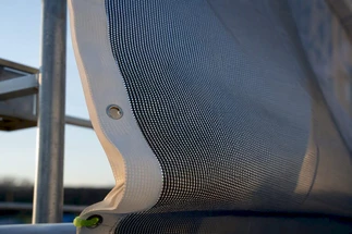 Why Banner Wind Slits Fail: You Need 15–20% Porosity or a Frame