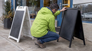 Buy & Inspect Checklist: A-Frame vs Sandwich Board for U.S. Small Businesses