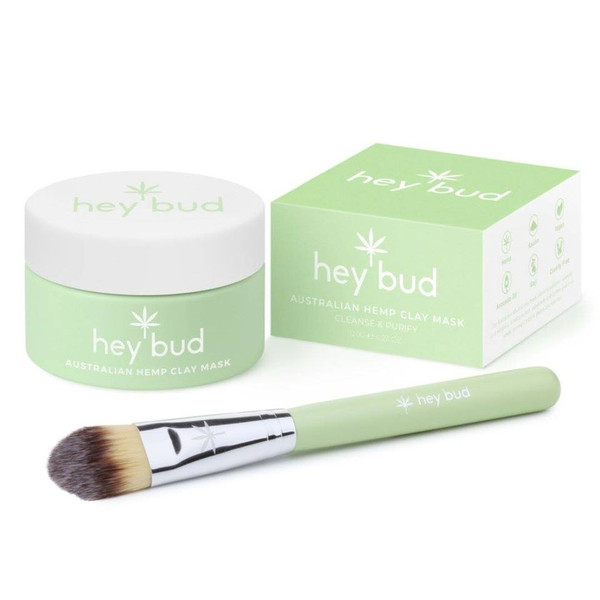 Improves skin's moisture for makeup-free glow

Reduces acne, scarring, blackheads

Helps regulate oil for dry or oily skin

Fades dark spots and hyperpigmentation

Works for all skin types and ages

120g of goodness

FREE Applicator Brush Valued at $9.99