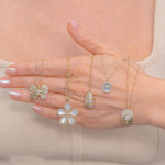 Shy Creation Mother of Pearl and Diamonds Flower Necklace in Yellow Gold Shy Creation Mother of Pearl and Diamonds Flower Necklace in Yellow Gold