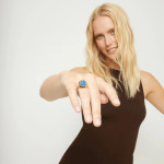 UNOde50 Rectangular Ring with Faceted Blue Crystal - Gold 