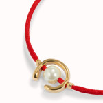 UNOde50 Ser Diferente Red Thread Bracelet with Gold Shell Pearl Accessory
