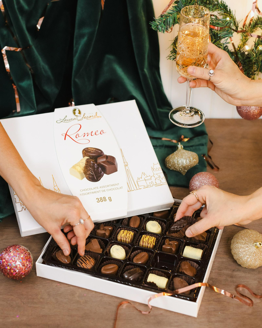 Romeo - Deluxe chocolate assortment 388 g [87230] - Laura Secord