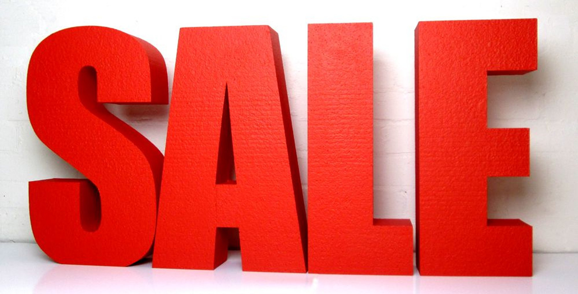 люблю тебя большими буквами. объемные буквы из дерева. объемные буквы. буквы с днем рождения. слово бабушка.