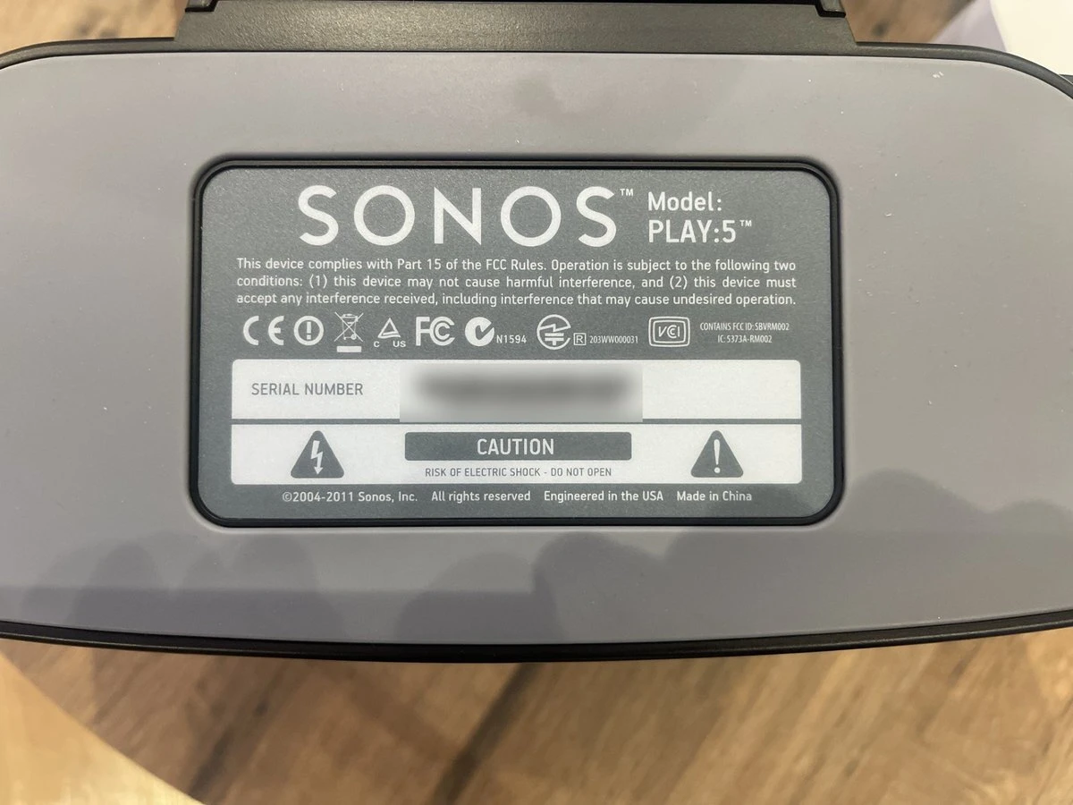 The model and serial number badge on the bottom of a Sonos Play:5 (Gen 1)
