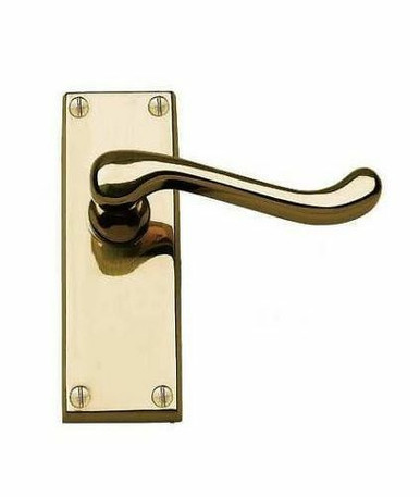 IRONZONE® A Pair Of Victorian Scroll Lever Latch Door Handles Polished Brass Hinges & Latch Pack, For Internal Use On Residential Or Commercial Projects