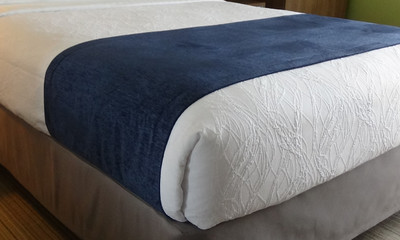 HSD Windsor Chenille Hotel Bed Scarf, King 25x102