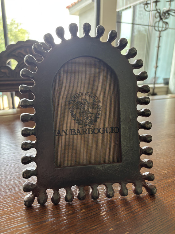 Jan Barboglio Nicho 4x6 vertical cast iron picture frame with scalloped border