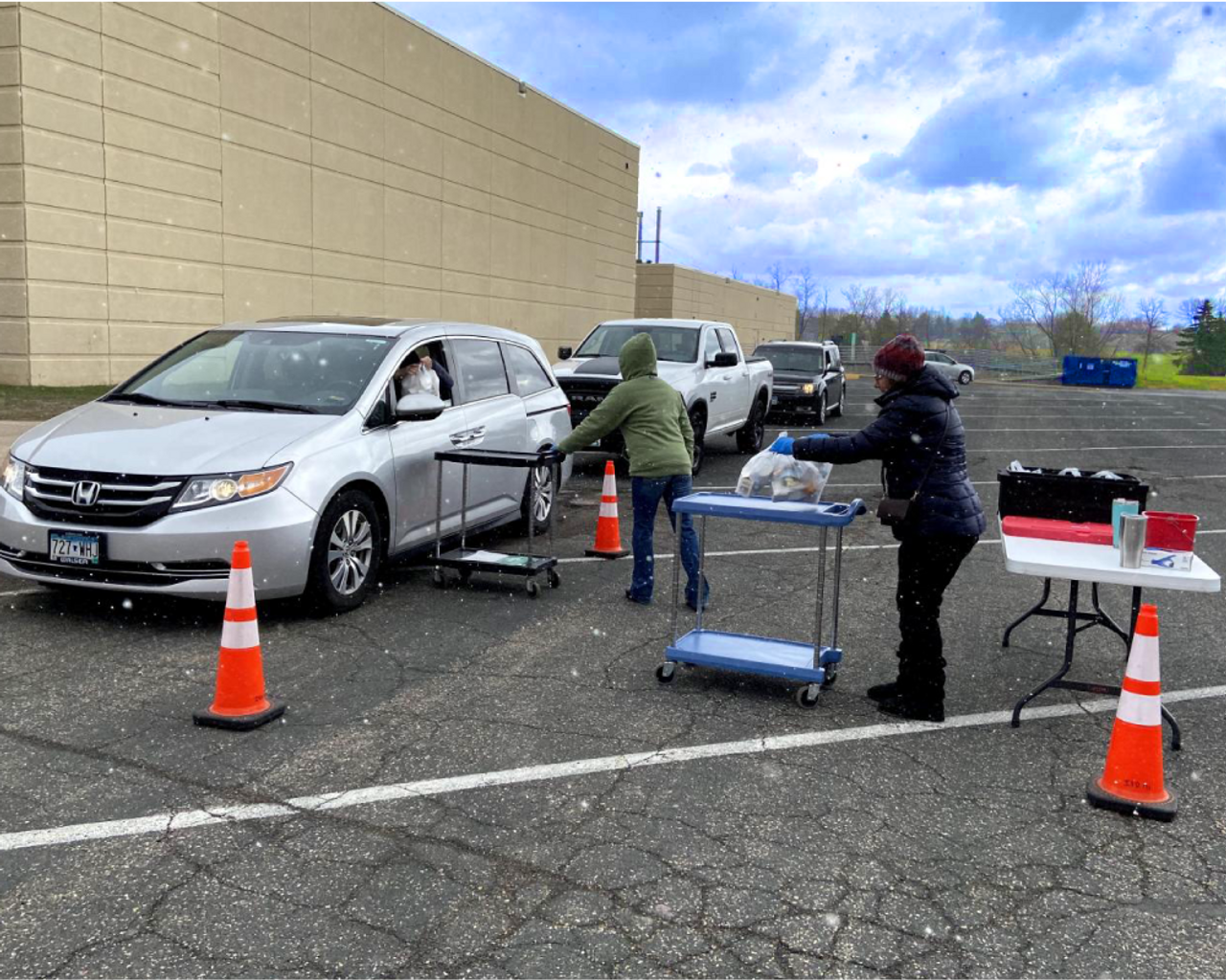 Dive-up lunch distribution 