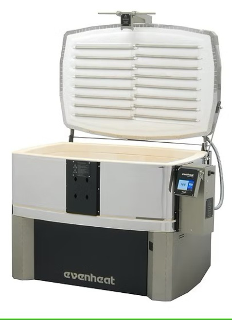 Evenheat GTS 41 electric kiln with wide rectangular body and top-loading lid, designed for large-scale firing Evenheat GTS 41 electric kiln with wide rectangular body and top-loading lid, designed for large-scale firing