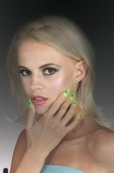Glow-in-the-Dark Nails | Rubies | Makeup