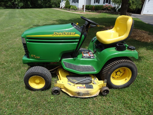 2004 John Deere GT235 Garden Tractor