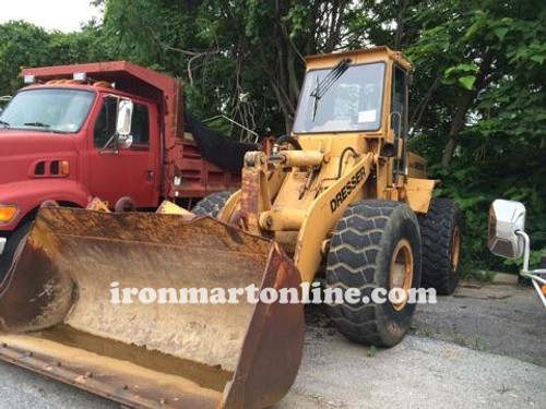 Wheel Loader 520C Dresser Forks and GP Bucket Wheel Loader 520C Dresser Forks and GP Bucket