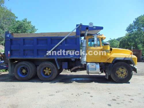 1997 RD688S Tandem Axle Mack