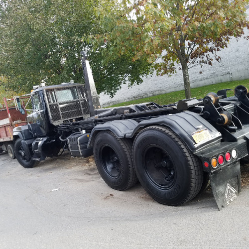 1998 Mack RD688SX hooklift truck