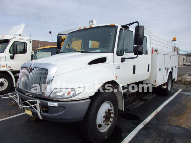 2007 International 4300 Crew Cab Water Utility Body w Compressor