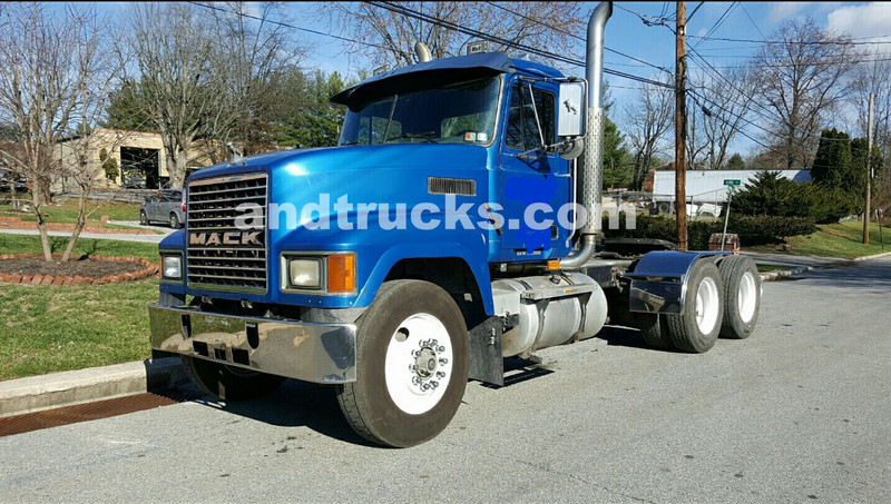 1997 Mack CH Tandem Axle Tractor