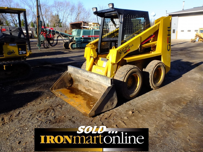 1994 Gehl 6625SX Skid Steer, It is ideal for projects where compact equipment is a must.