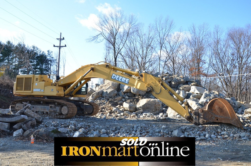 Excavator John Deere 600C LC, in very good condition.