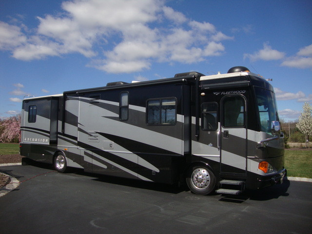 2005 Fleetwood Excursion 39L