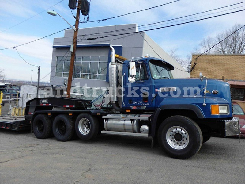 Mack CL713 Tri Axle Tractor with 55 Ton Lowboy used for sale Mack CL713 Tri Axle Tractor with 55 Ton Lowboy used for sale