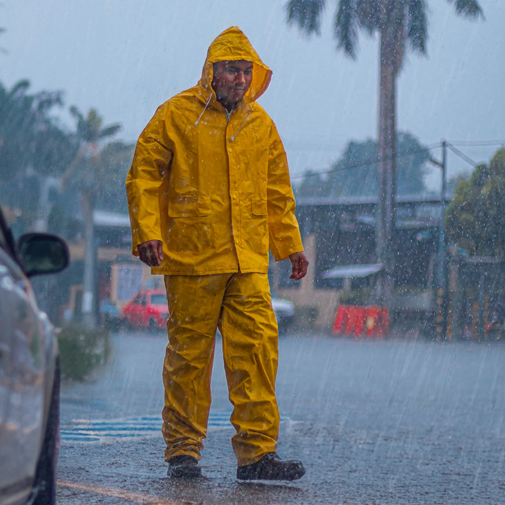 TRAJES Y CAPAS IMPERMEABLES