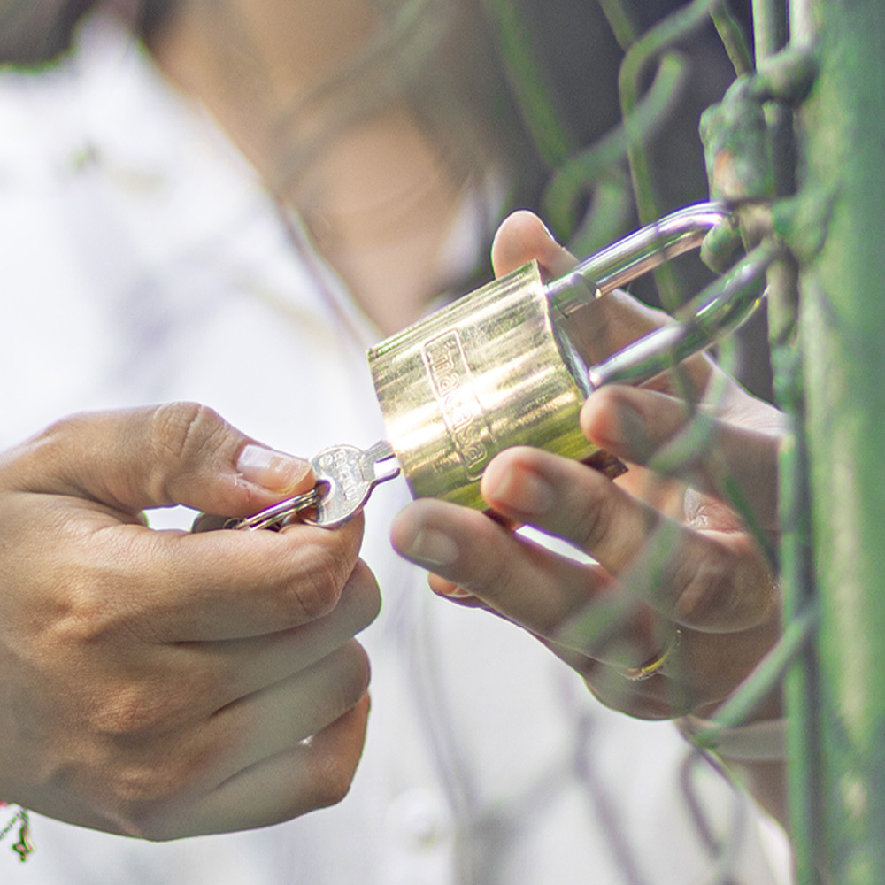 CANDADOS Y PORTACANDADOS