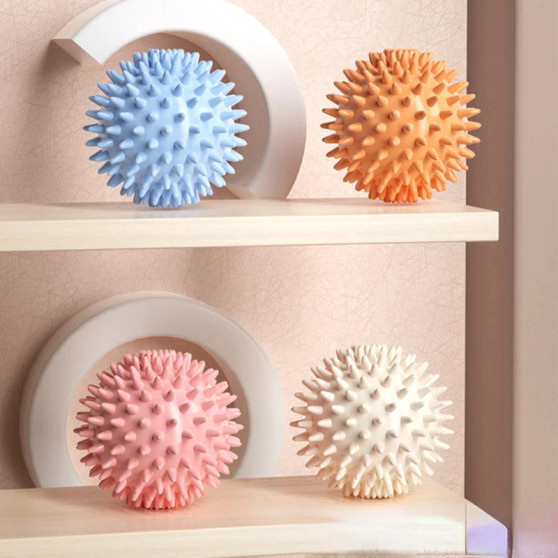 Hedgehog spiky fascia massage balls in four colors — compact 6cm PVC trigger point balls for myofascial release and yoga recovery