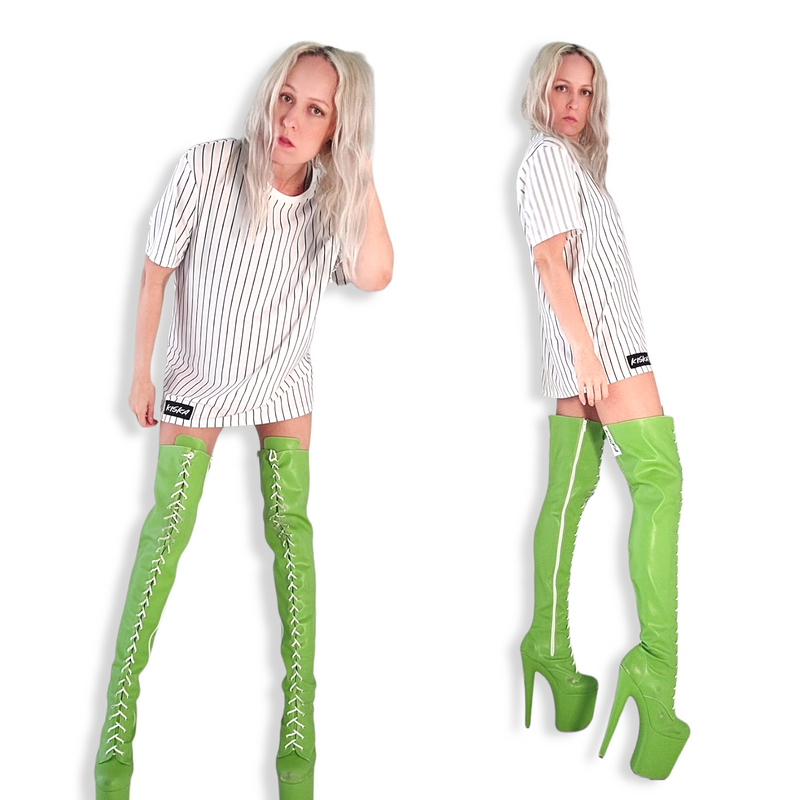 VERTICAL STRIPE // Oversized Tee in White