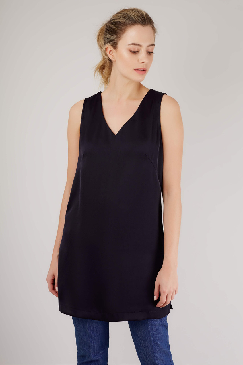 Closet London Navy Sleeveless V-Neck Blouse