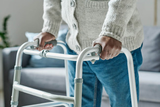Choosing Walking Aids for Better Mobility and Well-Being