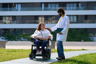 Manual vs. Electric Wheelchairs: Which Should You Buy?